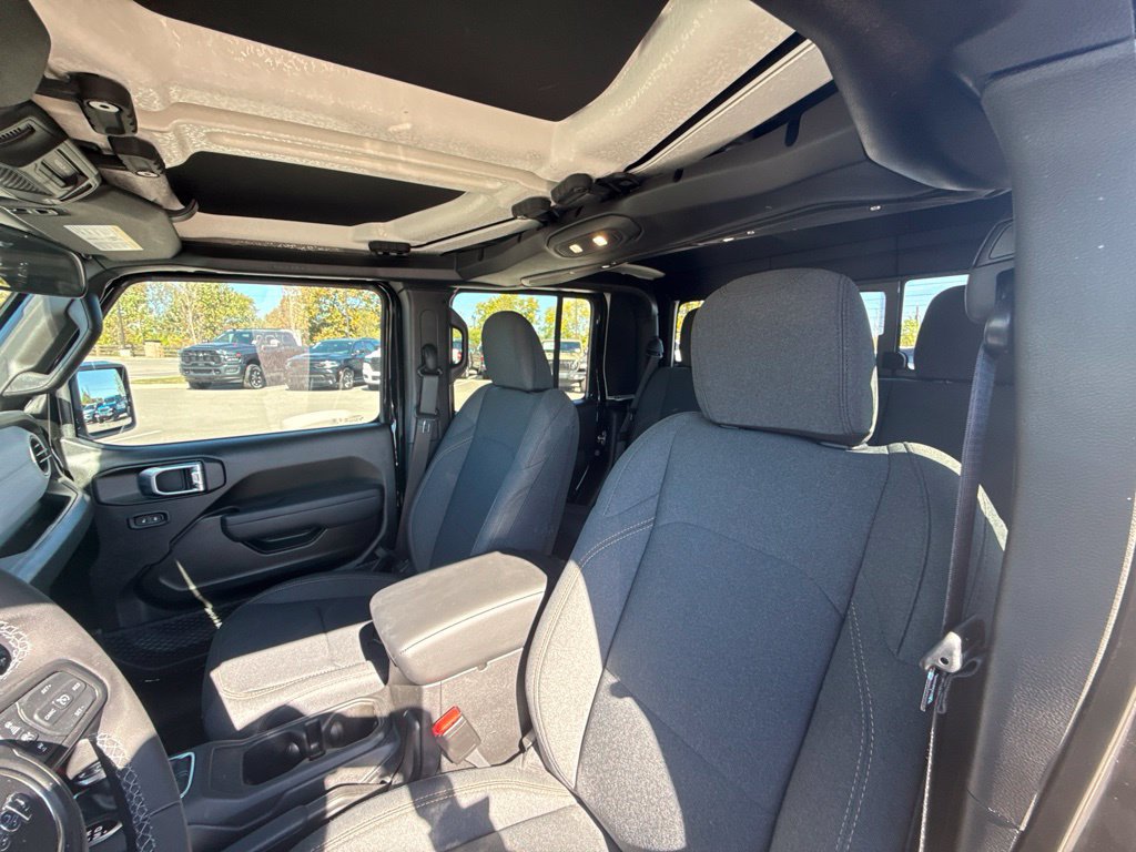 New 2026 Jeep Gladiator Sport w/ Dual Top Group AWD/4WD image 13