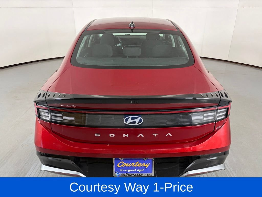 Used 2025 Hyundai Sonata SEL FWD image 9