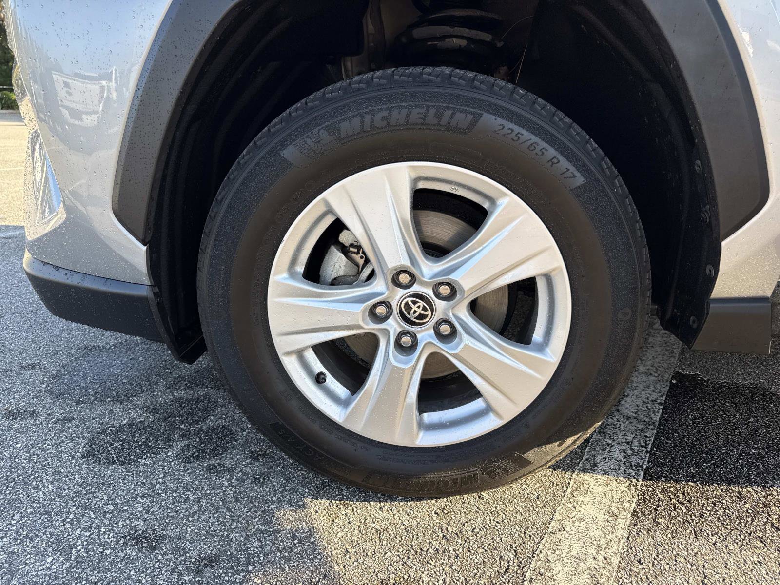 Used 2021 Toyota RAV4 XLE image 32