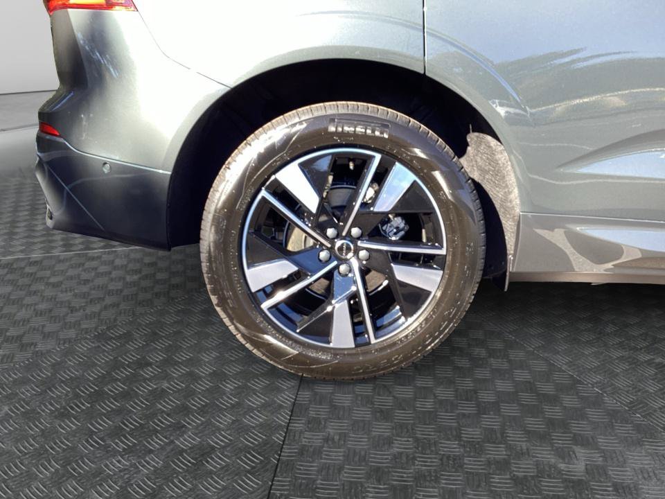 New 2027 Volvo XC60 B5 Plus AWD/4WD image 23