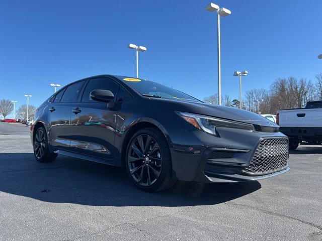 Used 2023 Toyota Corolla SE w/ SE Premium Package image 3