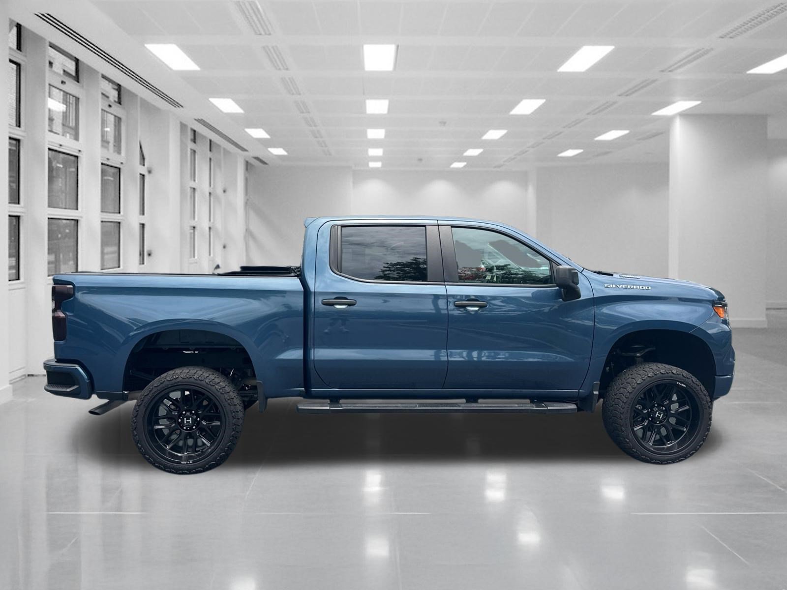 Used 2024 Chevrolet Silverado 1500 Custom RWD image 4