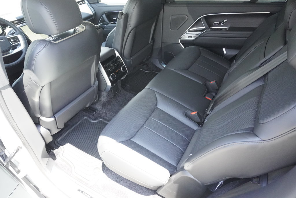 New 2026 Land Rover Range Rover Long Wheelbase SE AWD/4WD image 29