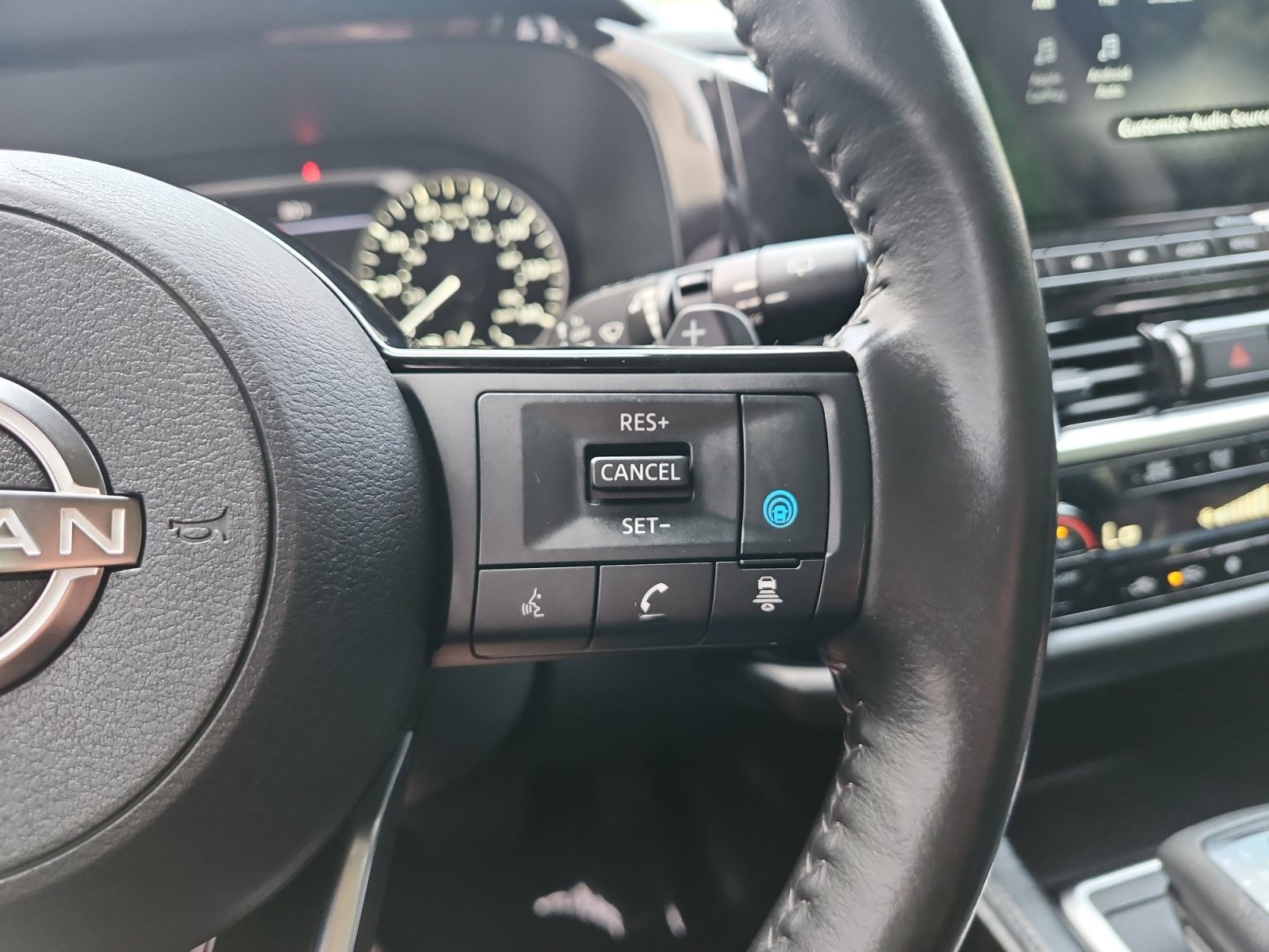 Used 2023 Nissan Pathfinder SL AWD/4WD image 27