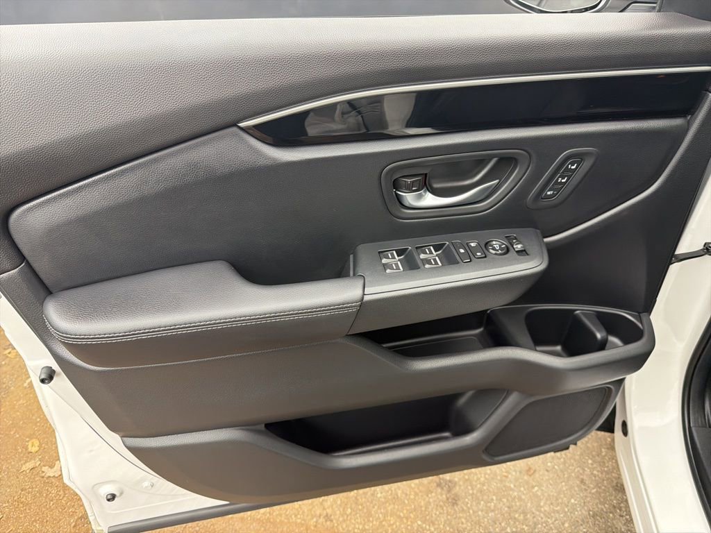 Used 2025 Honda Pilot Touring image 11