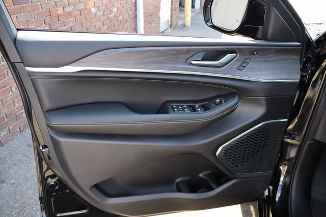 New 2025 Jeep Grand Cherokee Overland w/ Adv Protech Group III image 10