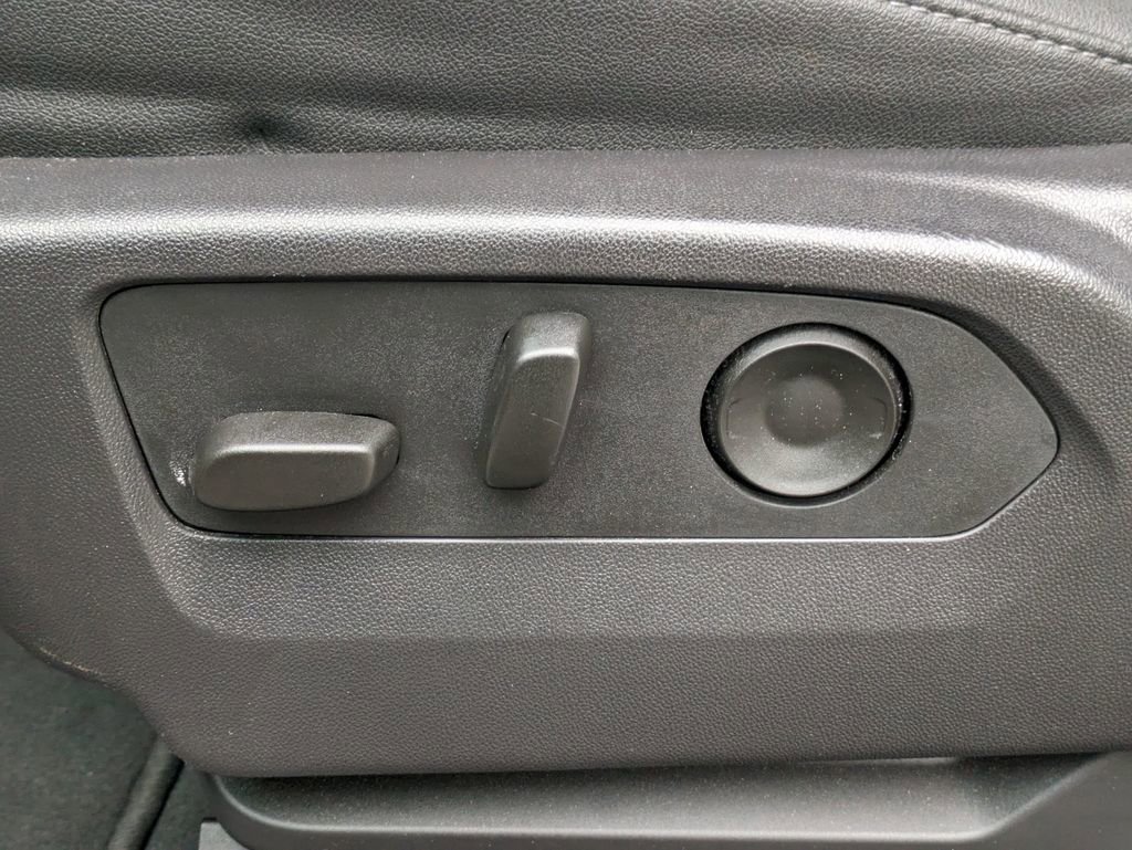 Used 2025 GMC Sierra 1500 SLT image 13