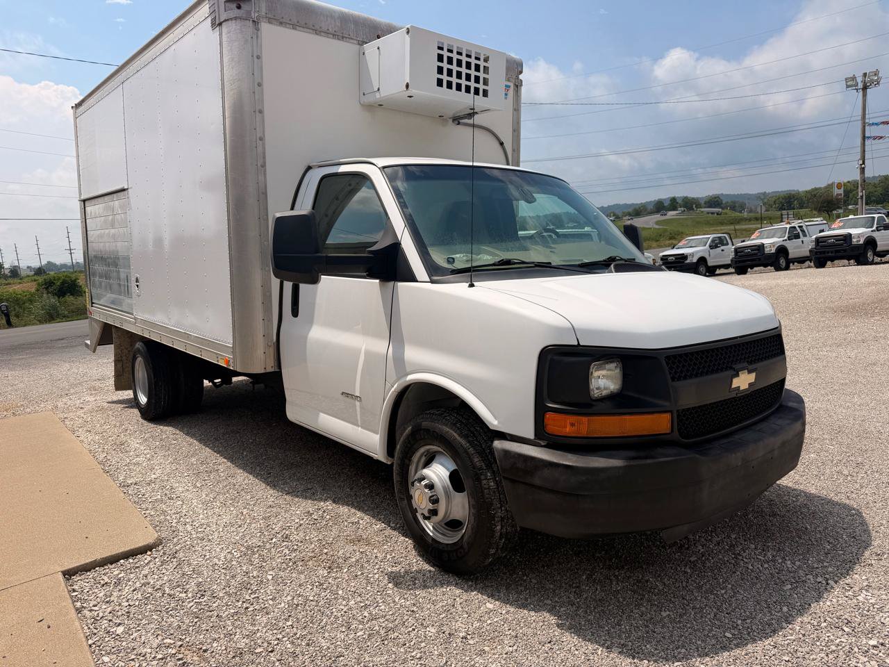 Used 2015 Chevrolet Express 4500 RWD image 4
