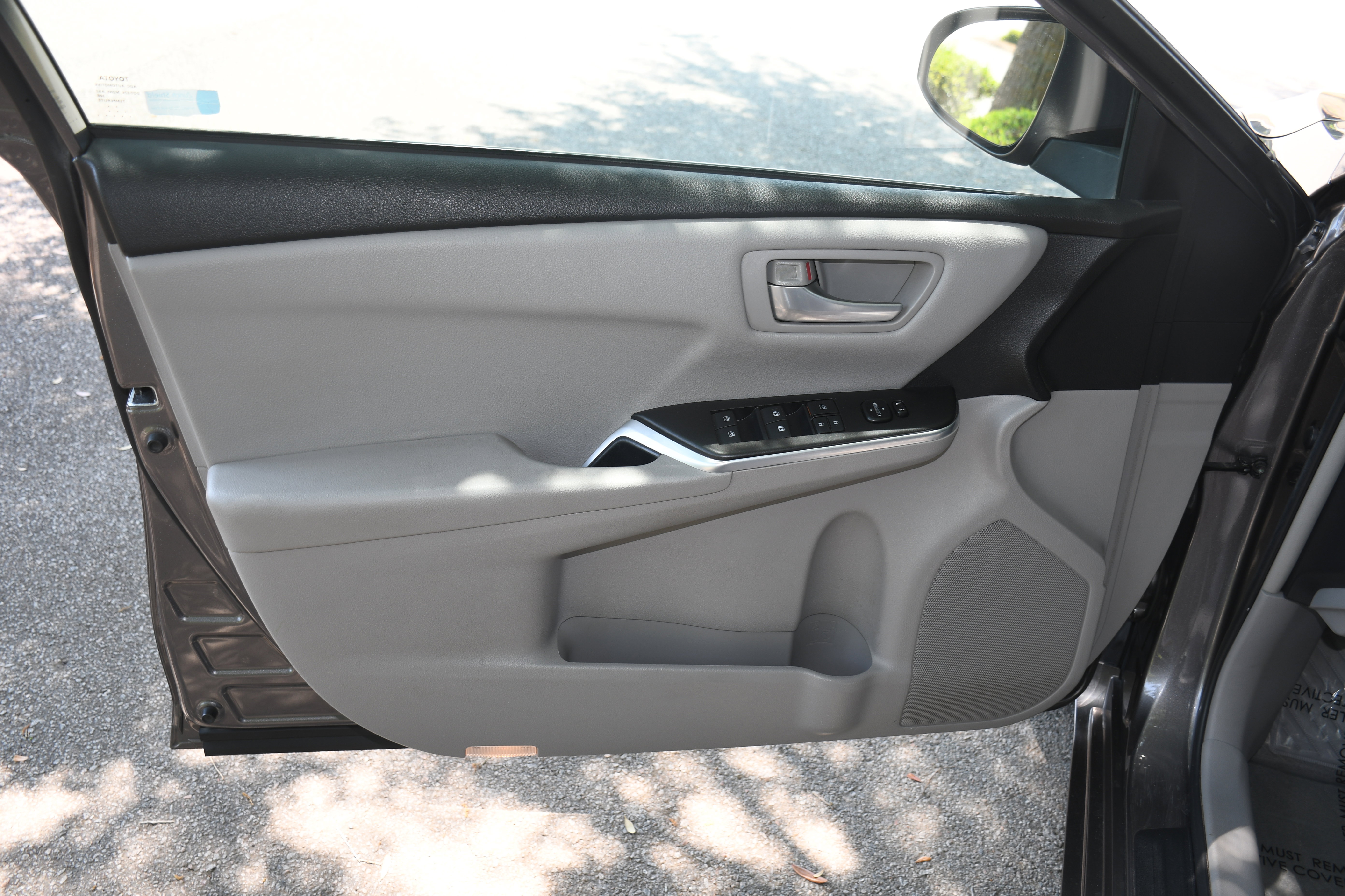 Used 2017 Toyota Camry LE FWD image 9