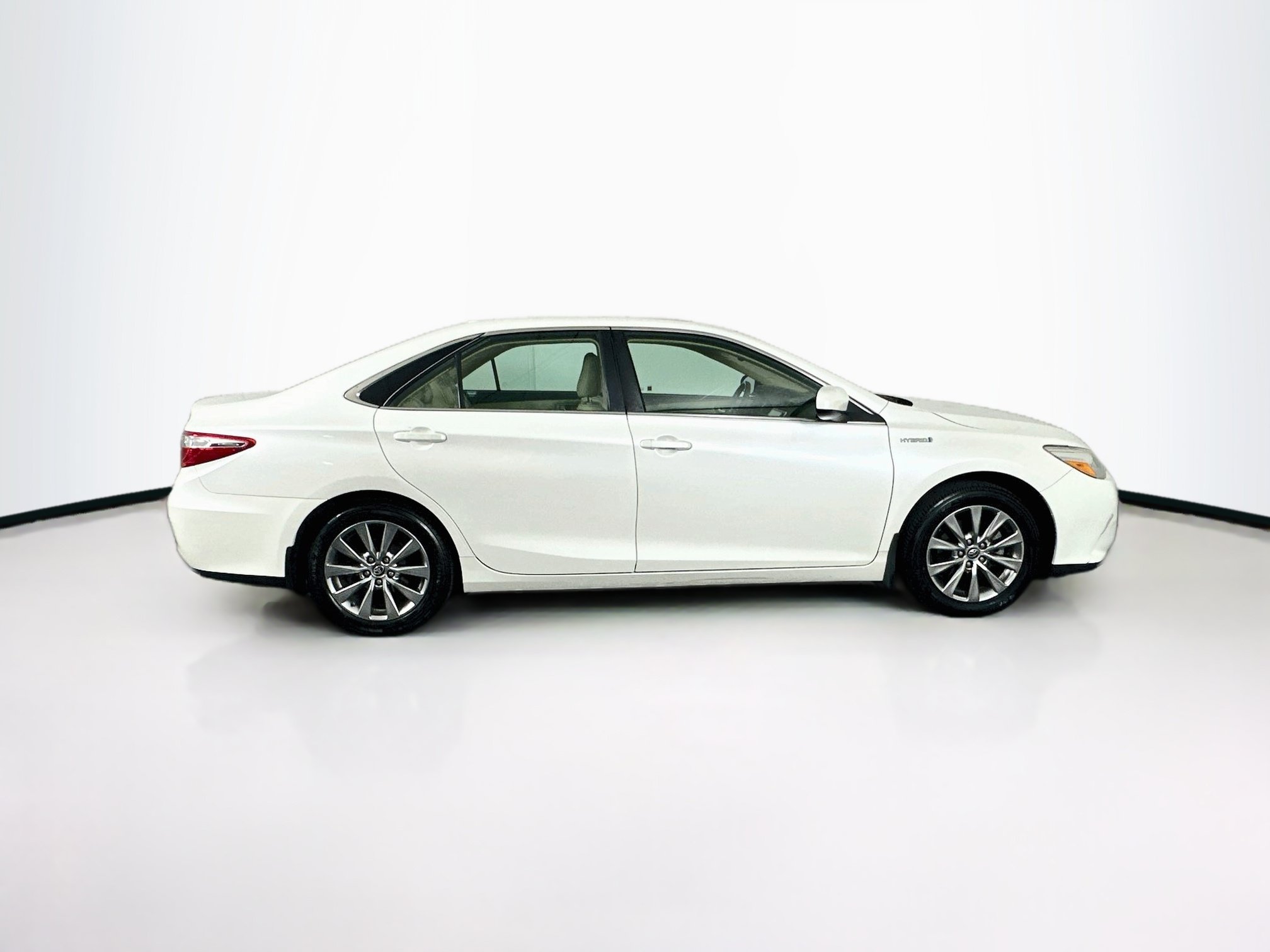 Used 2017 Toyota Camry XLE w/ Moonroof Package FWD image 10