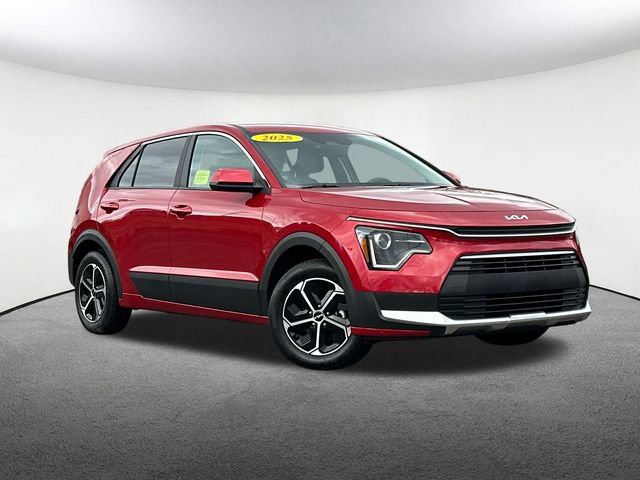 Used 2025 Kia Niro LX image 2