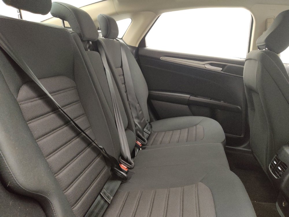 Used 2020 Ford Fusion SE image 19