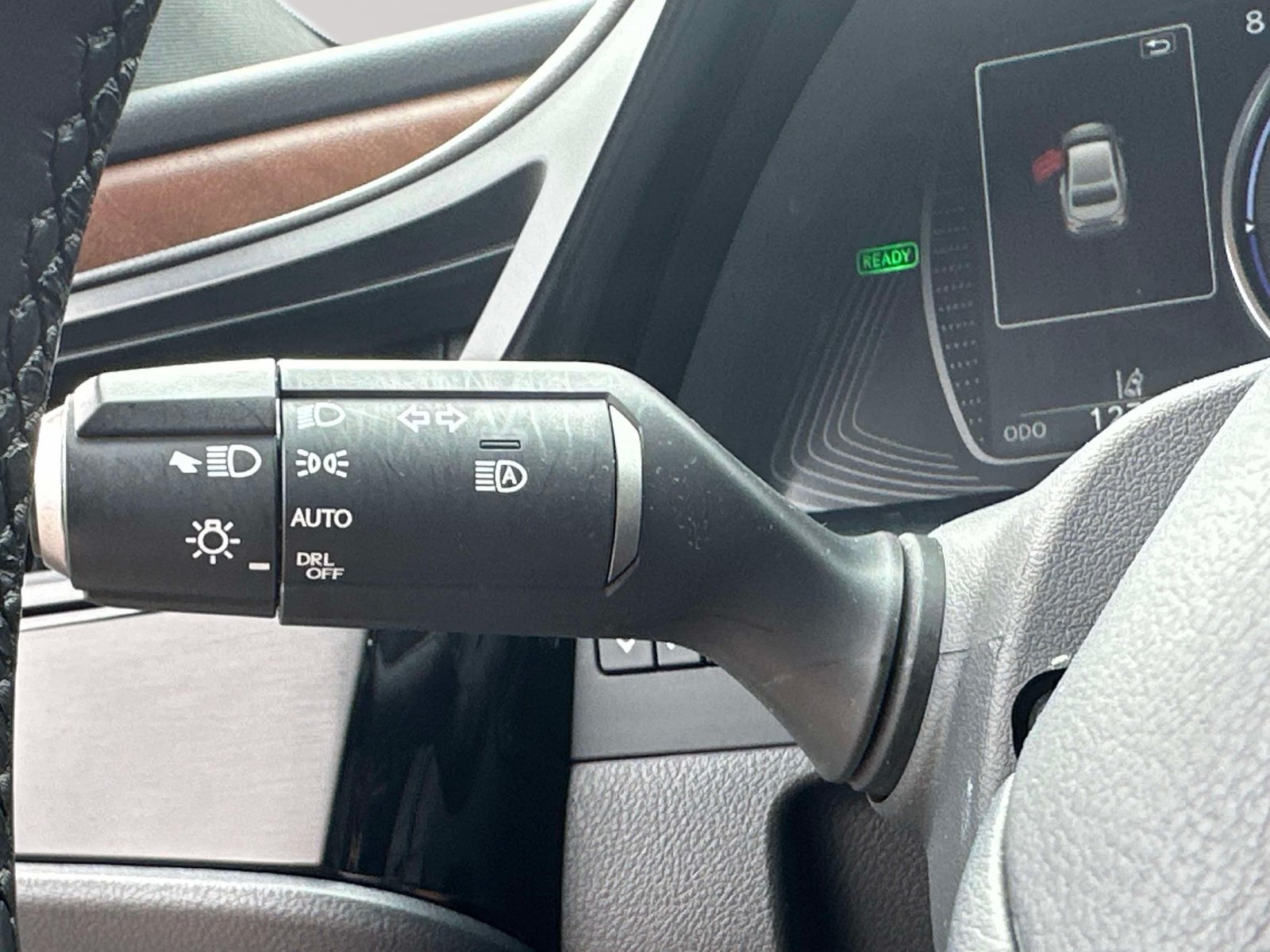 Used 2025 Lexus ES 300h w/ Premium Package FWD image 19