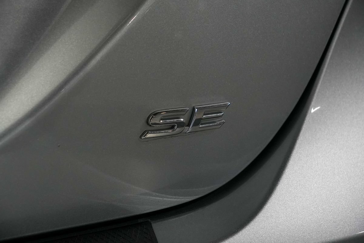 Used 2022 Toyota Camry SE FWD image 9