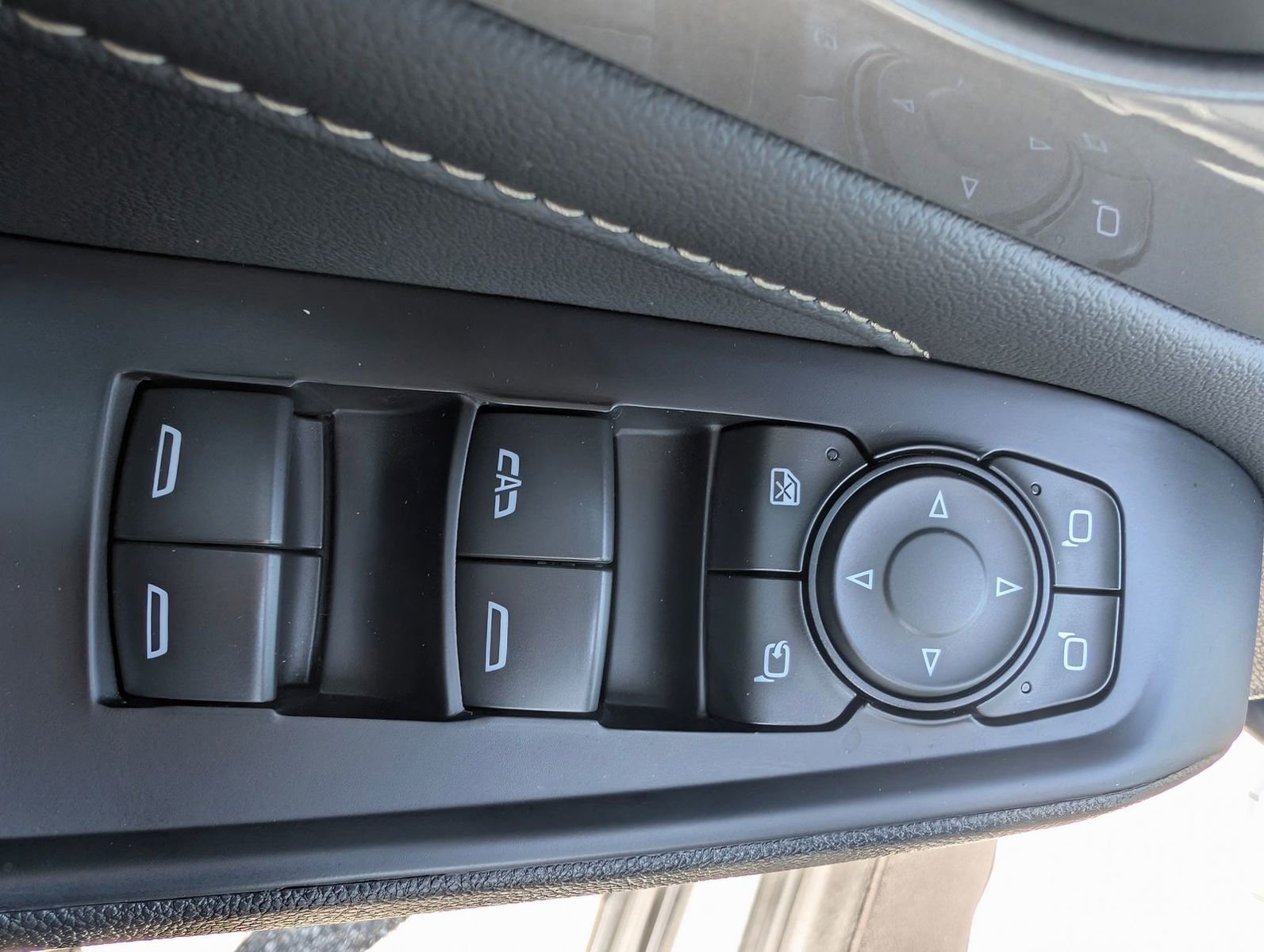 Used 2023 Chevrolet Traverse LT w/ LT Premium Package image 8