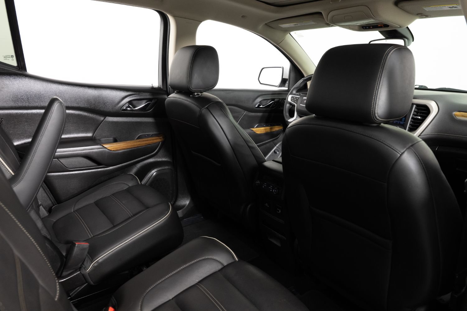 Used 2017 GMC Acadia Denali w/ Technology Package FWD image 25