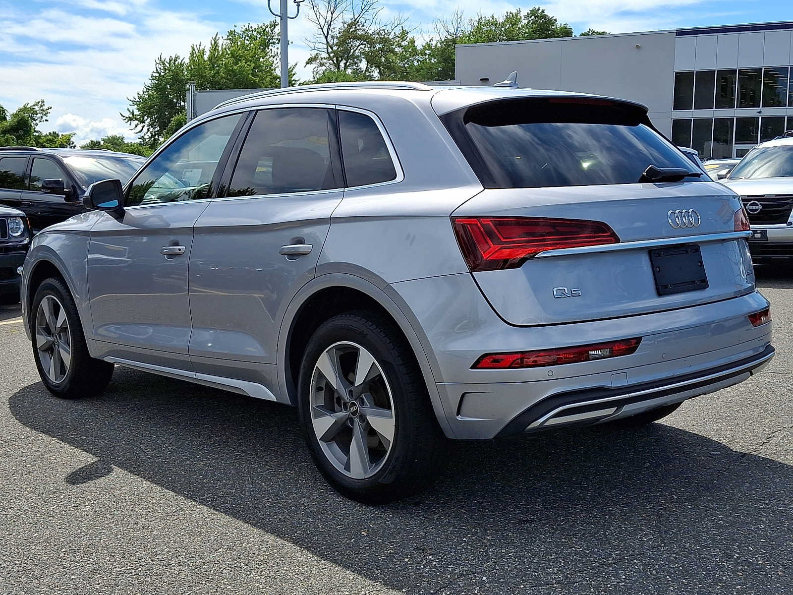 Used 2023 Audi Q5 2.0T Premium w/ Convenience Package AWD/4WD image 4