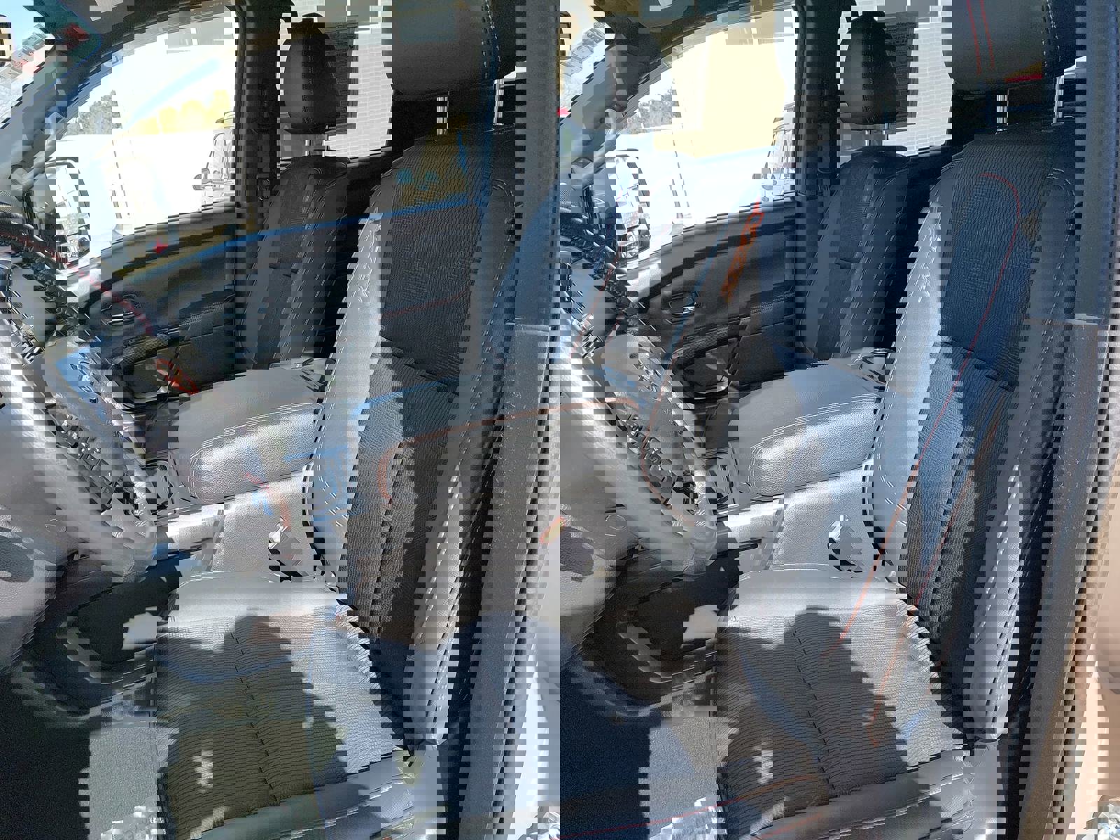 Used 2024 Nissan Titan PRO-4X image 15