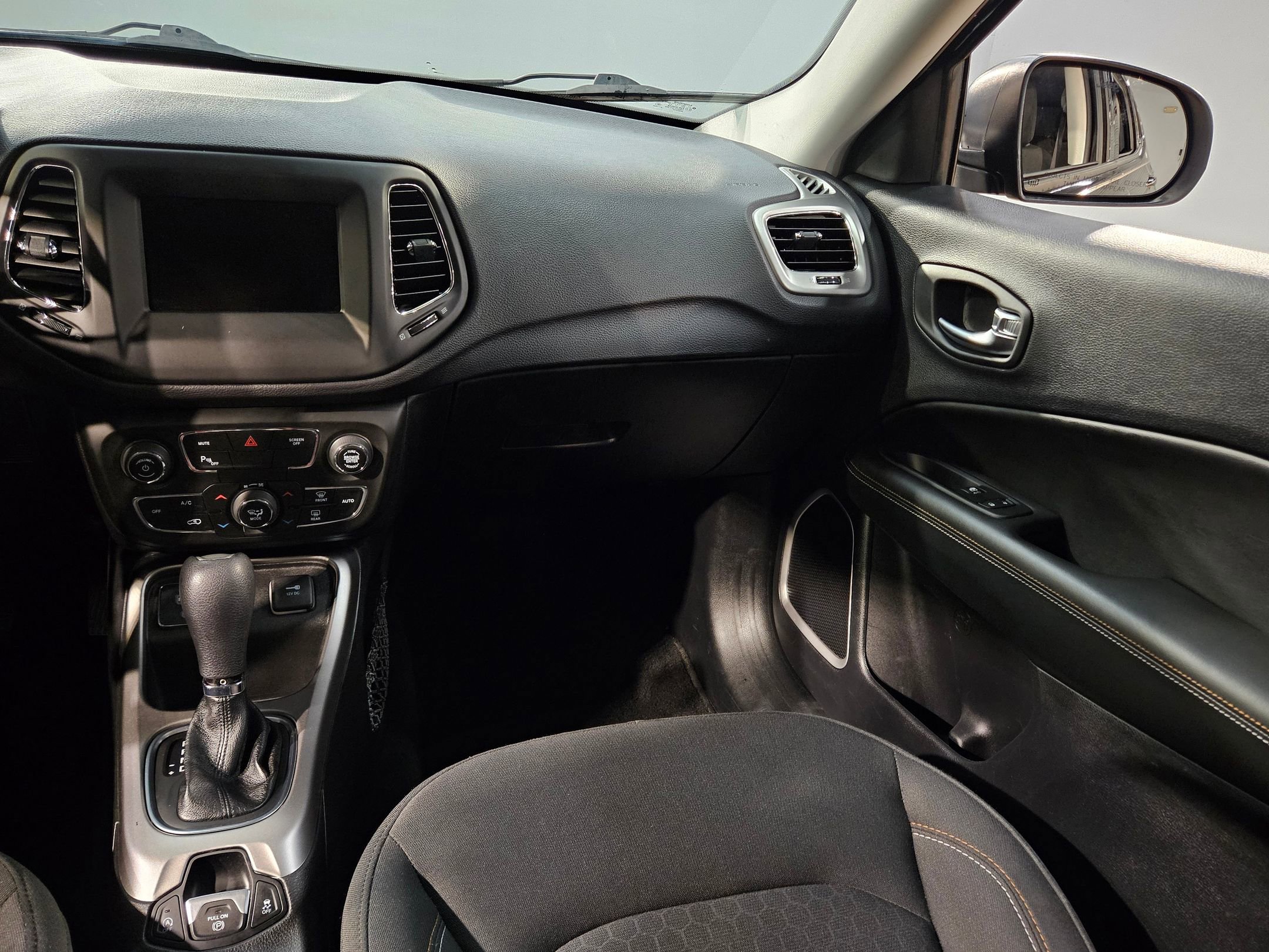 Used 2018 Jeep Compass Sport w/ Tech Group image 11