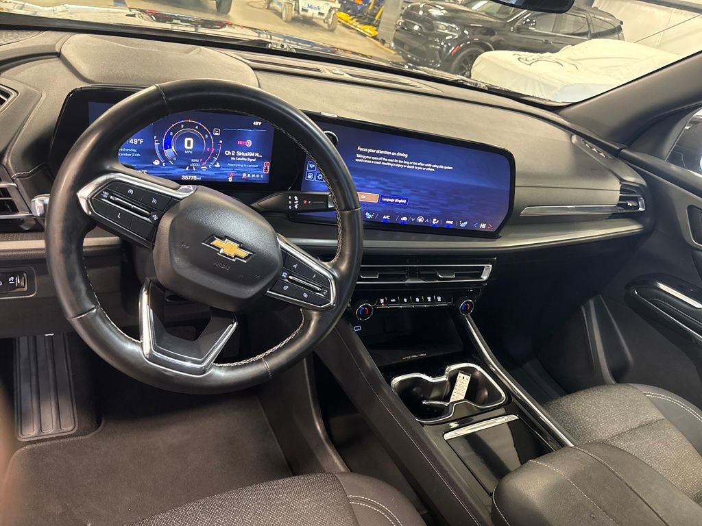 Used 2024 Chevrolet Traverse LT image 12