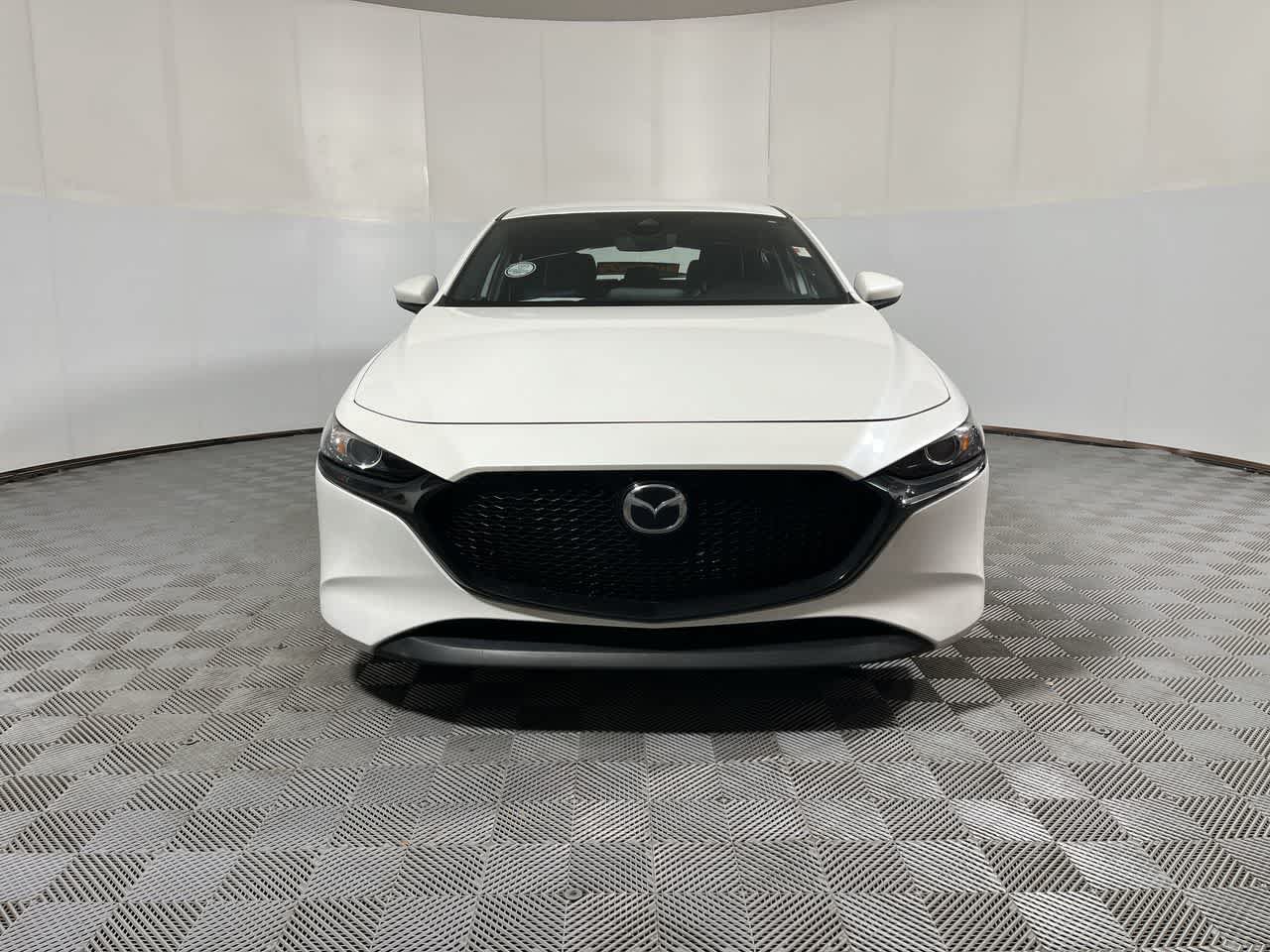 Used 2019 MAZDA MAZDA3 Hatchback w/ Preferred Package FWD image 3