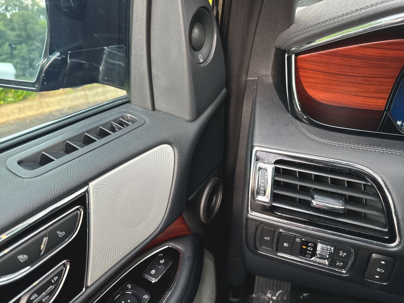 Used 2022 Lincoln Navigator L Reserve AWD/4WD image 28