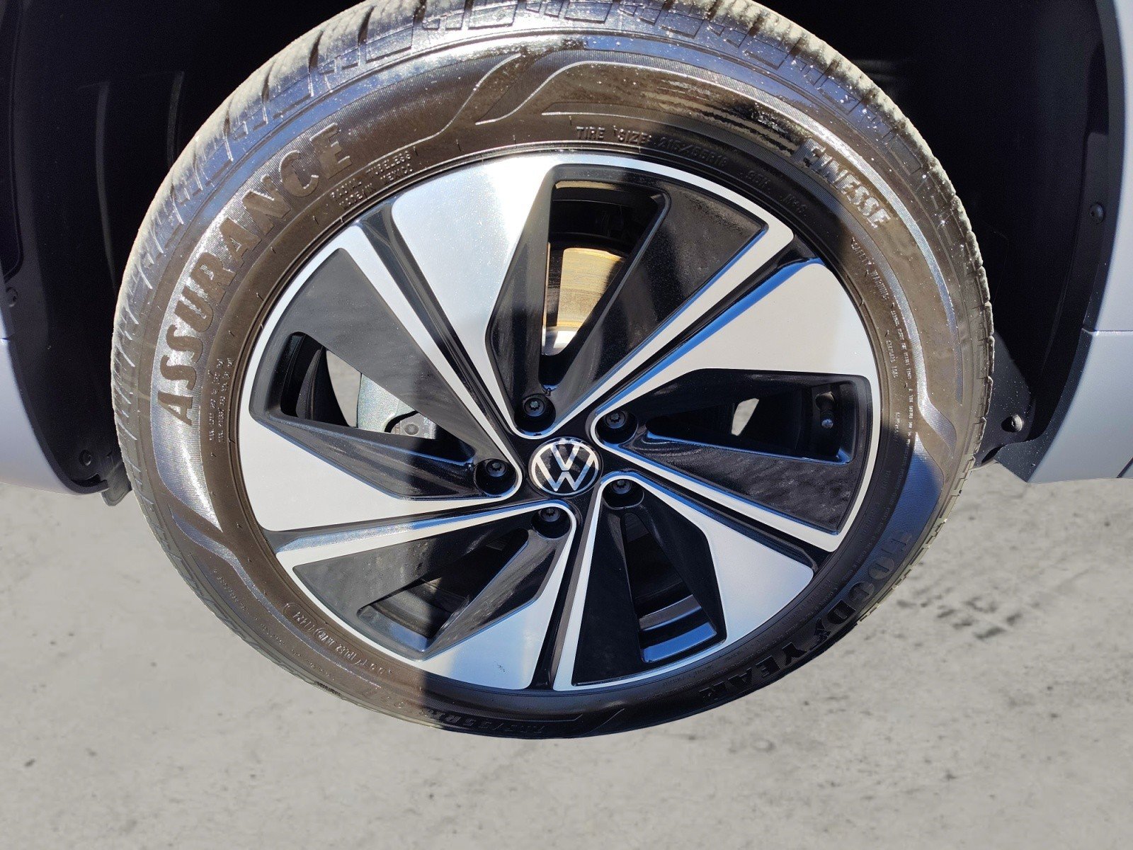 Used 2024 Volkswagen Taos SE w/ Panoramic Sunroof Package image 9