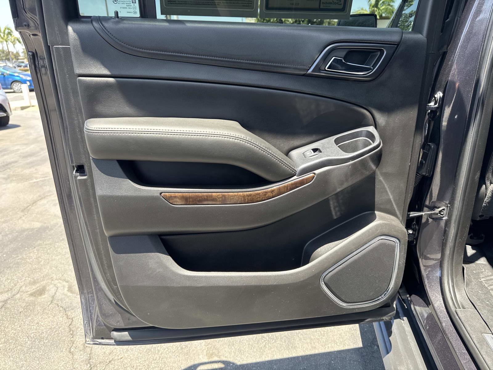 Used 2018 Chevrolet Suburban LT RWD image 24