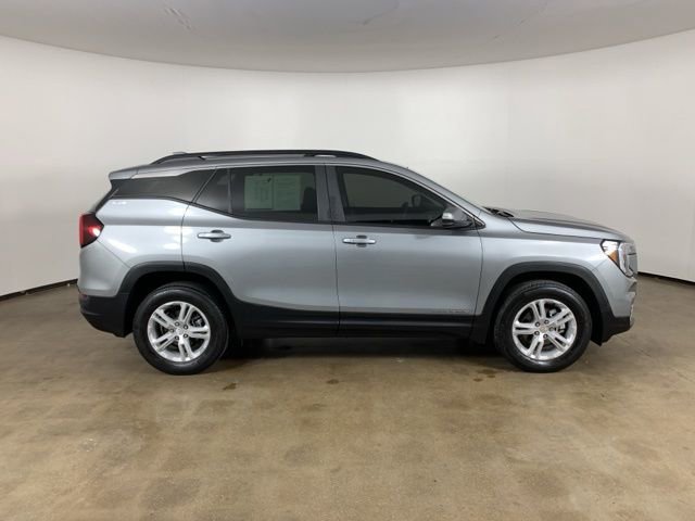 Used 2023 GMC Terrain SLE w/ Driver Convenience Package image 7