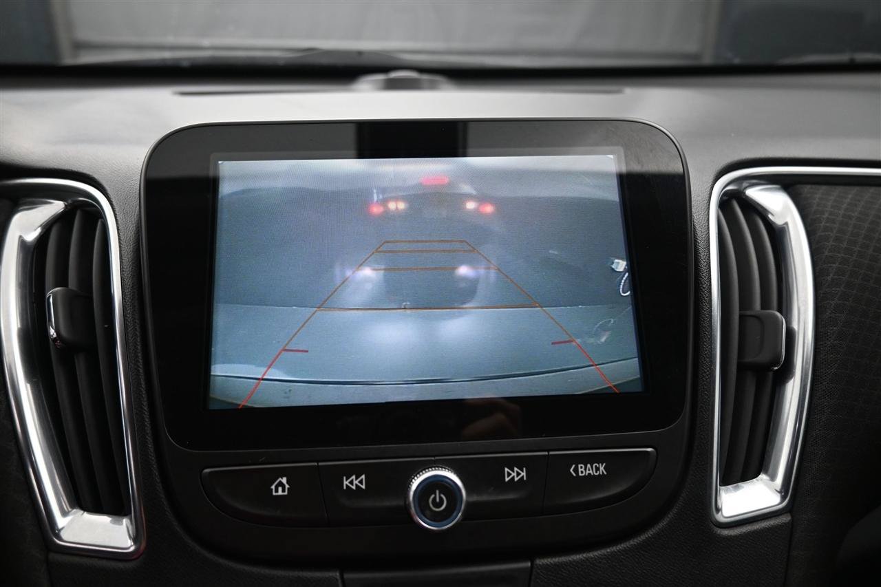 Used 2018 Chevrolet Malibu LT FWD image 14