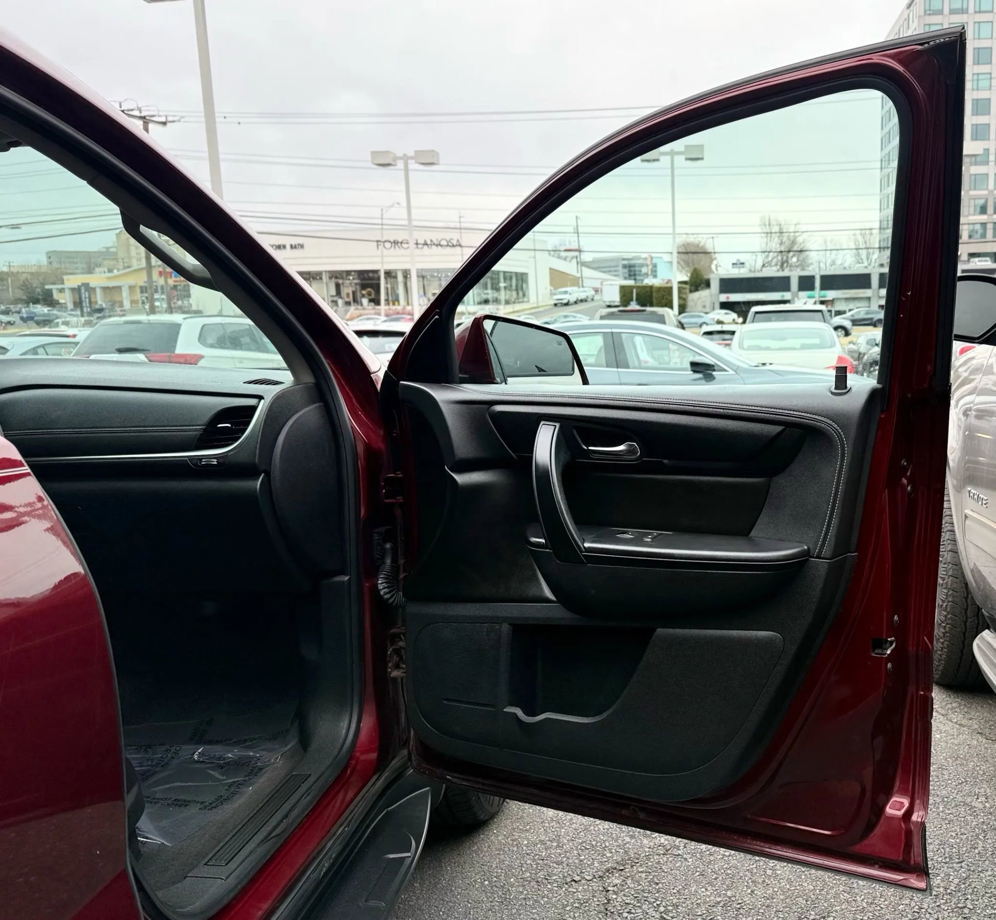 Used 2017 Chevrolet Traverse LT image 34