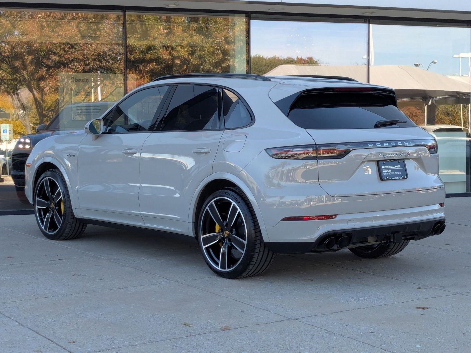 Used 2022 Porsche Cayenne Turbo S image 3