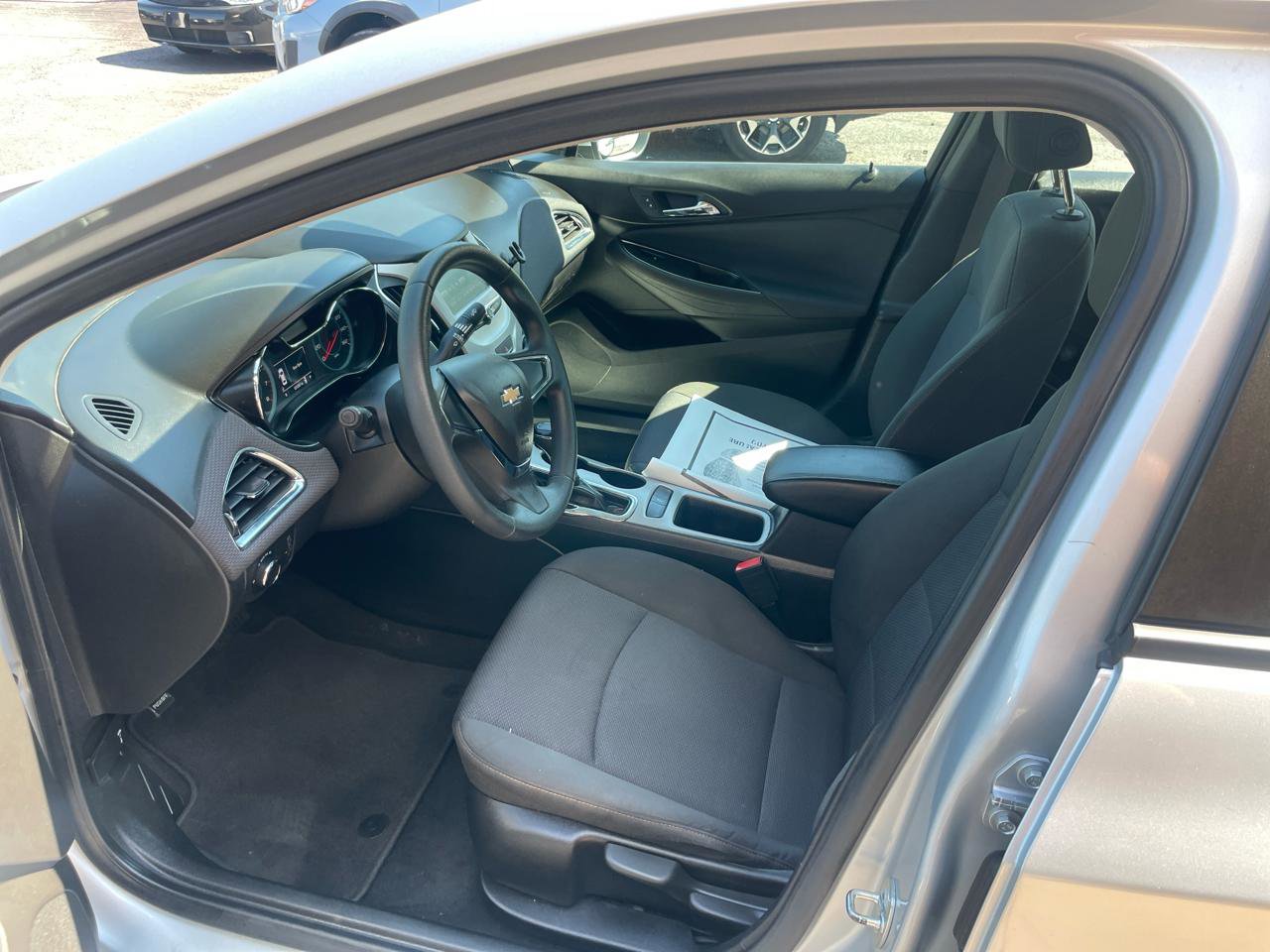 Used 2018 Chevrolet Cruze LS FWD image 23