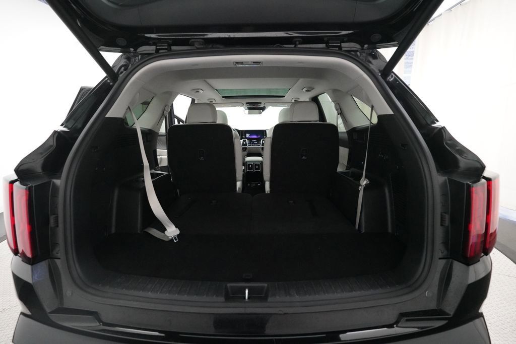 Certified 2023 Kia Sorento SX Prestige w/ Panoramic Sunroof Package AWD/4WD image 10