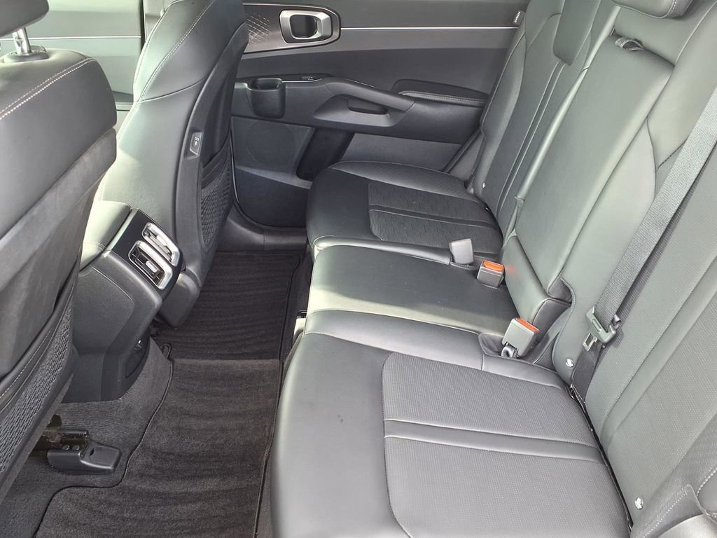 Used 2025 Kia Sorento S w/ Panoramic Sunroof Package image 11