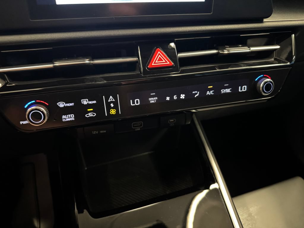 Used 2025 Kia Niro LX FWD image 15