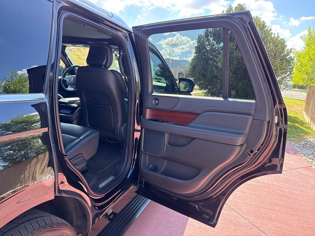 Used 2024 Lincoln Navigator Premiere AWD/4WD image 25