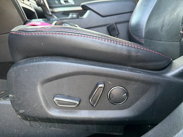Used 2018 Ford Explorer XLT w/ Equipment Group 202A AWD/4WD image 17