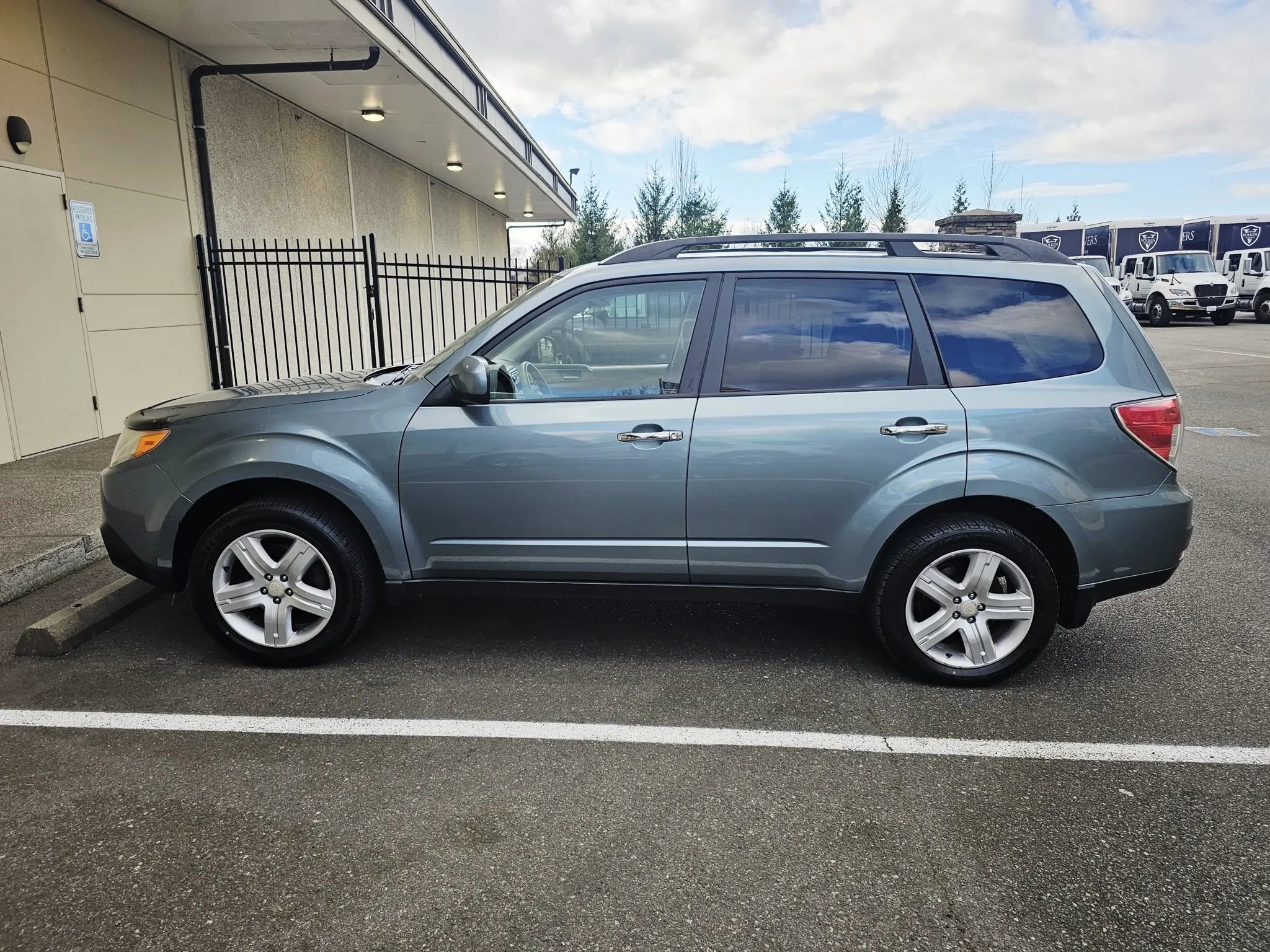 Used 2010 Subaru Forester 2.5X Premium image 2
