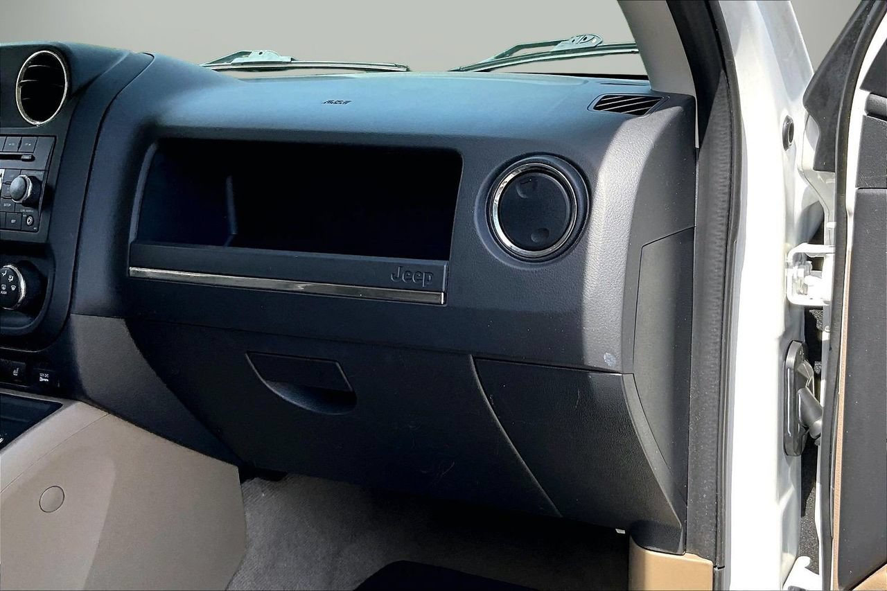 Used 2015 Jeep Patriot High Altitude FWD image 18