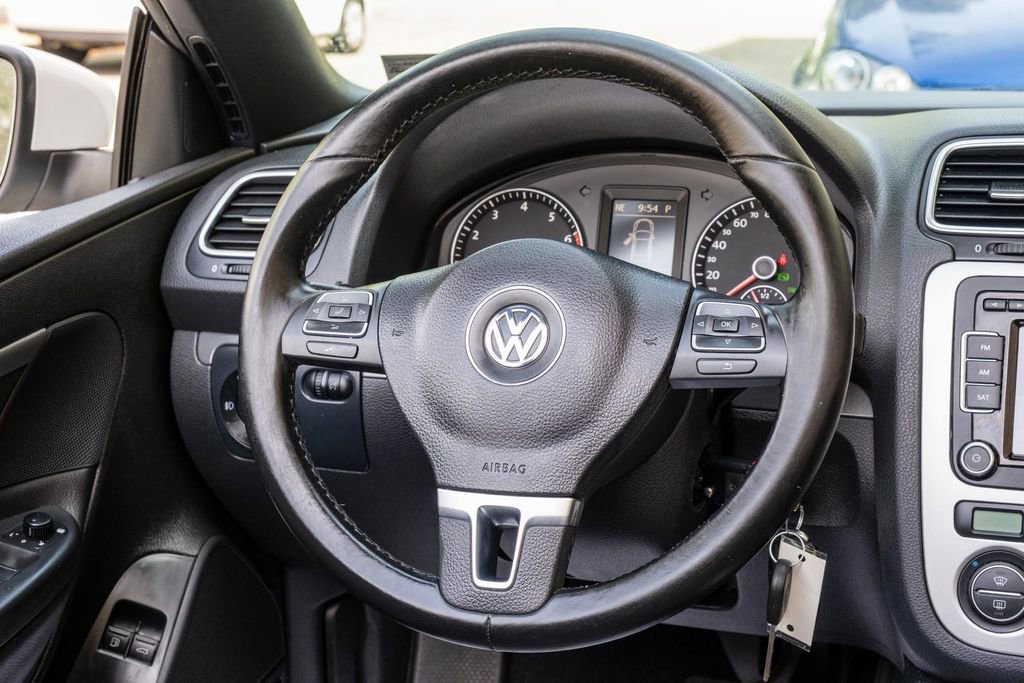 Used 2010 Volkswagen Eos Komfort FWD image 18