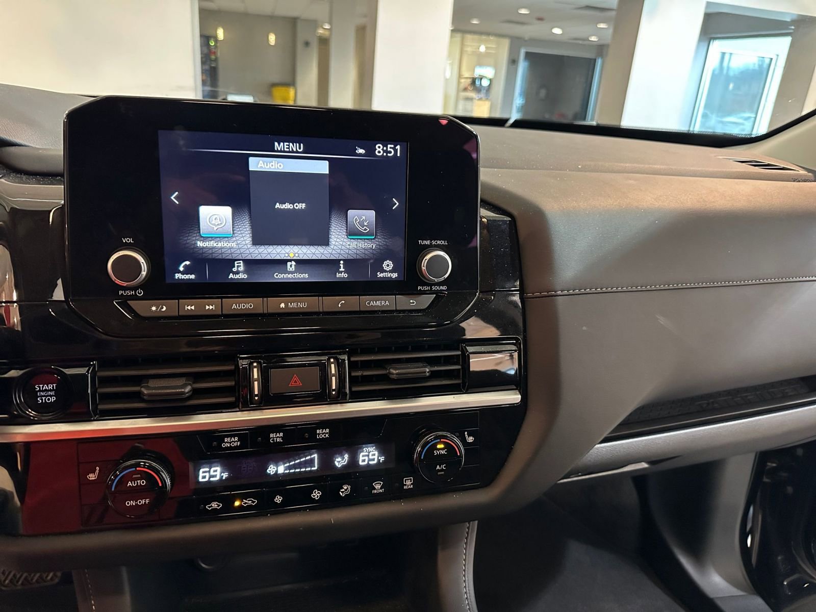 Used 2025 Nissan Pathfinder SV image 17