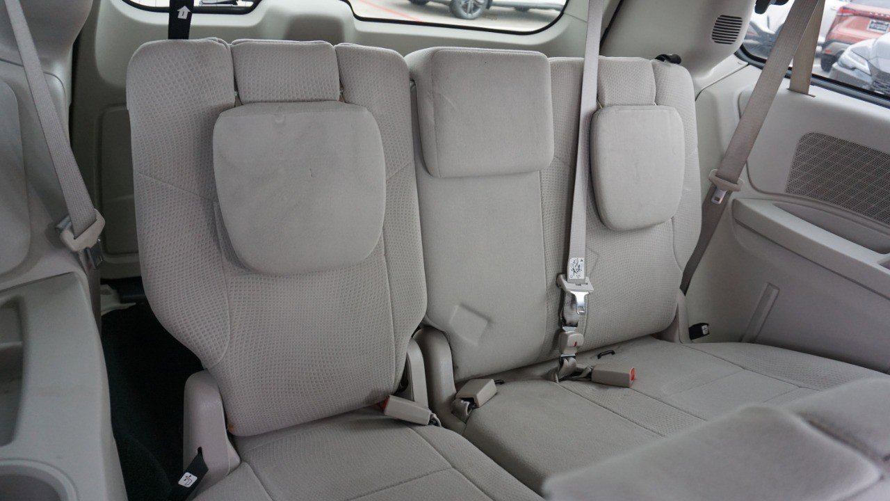 Used 2013 Dodge Grand Caravan SE image 28
