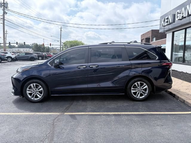 Used 2022 Toyota Sienna XLE w/ XLE Plus Package AWD/4WD image 3