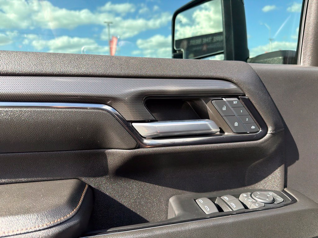 Used 2024 GMC Sierra 2500 AT4 w/ Technology Package AWD/4WD image 11