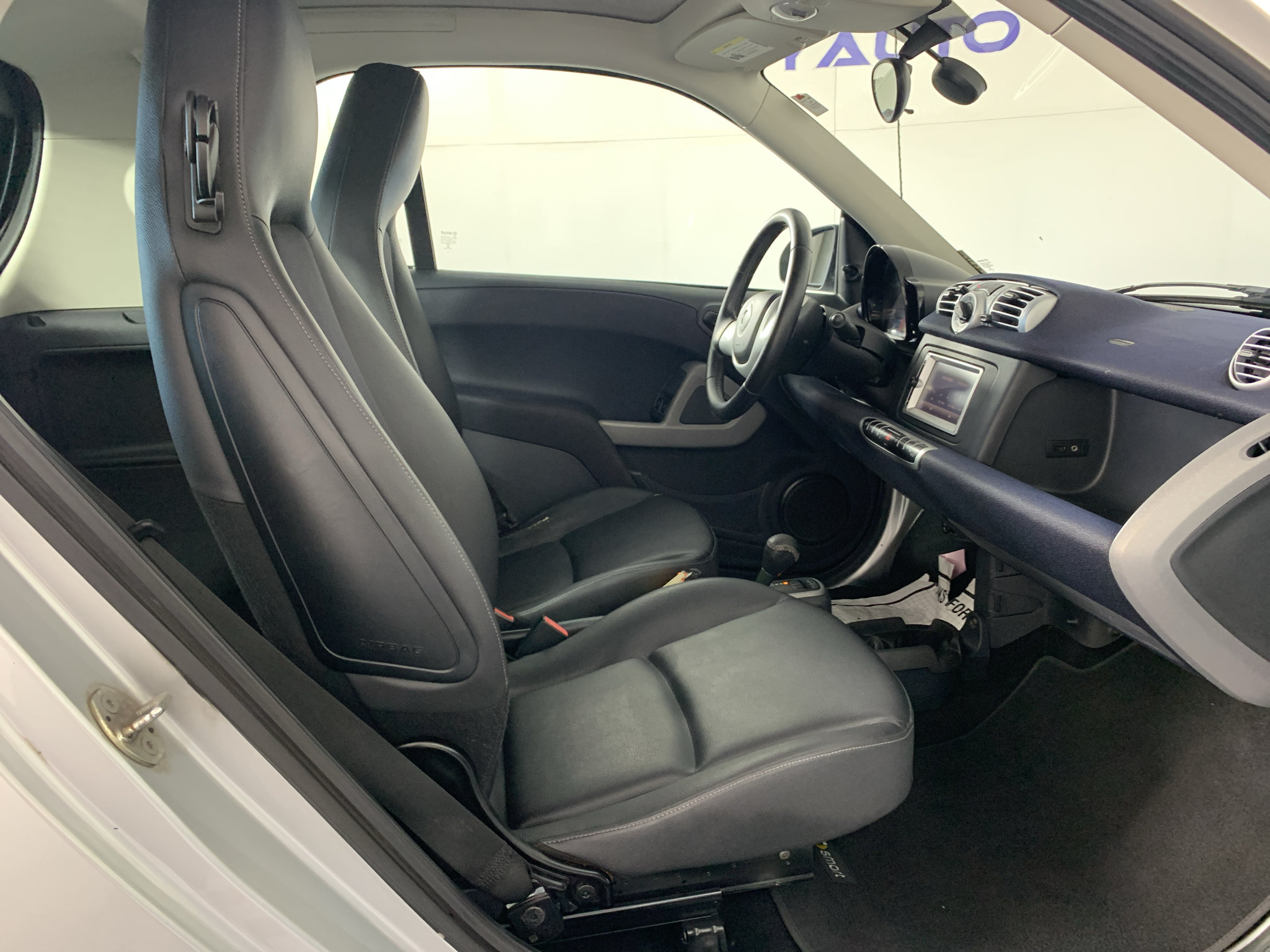 Used 2015 smart fortwo pure RWD image 24