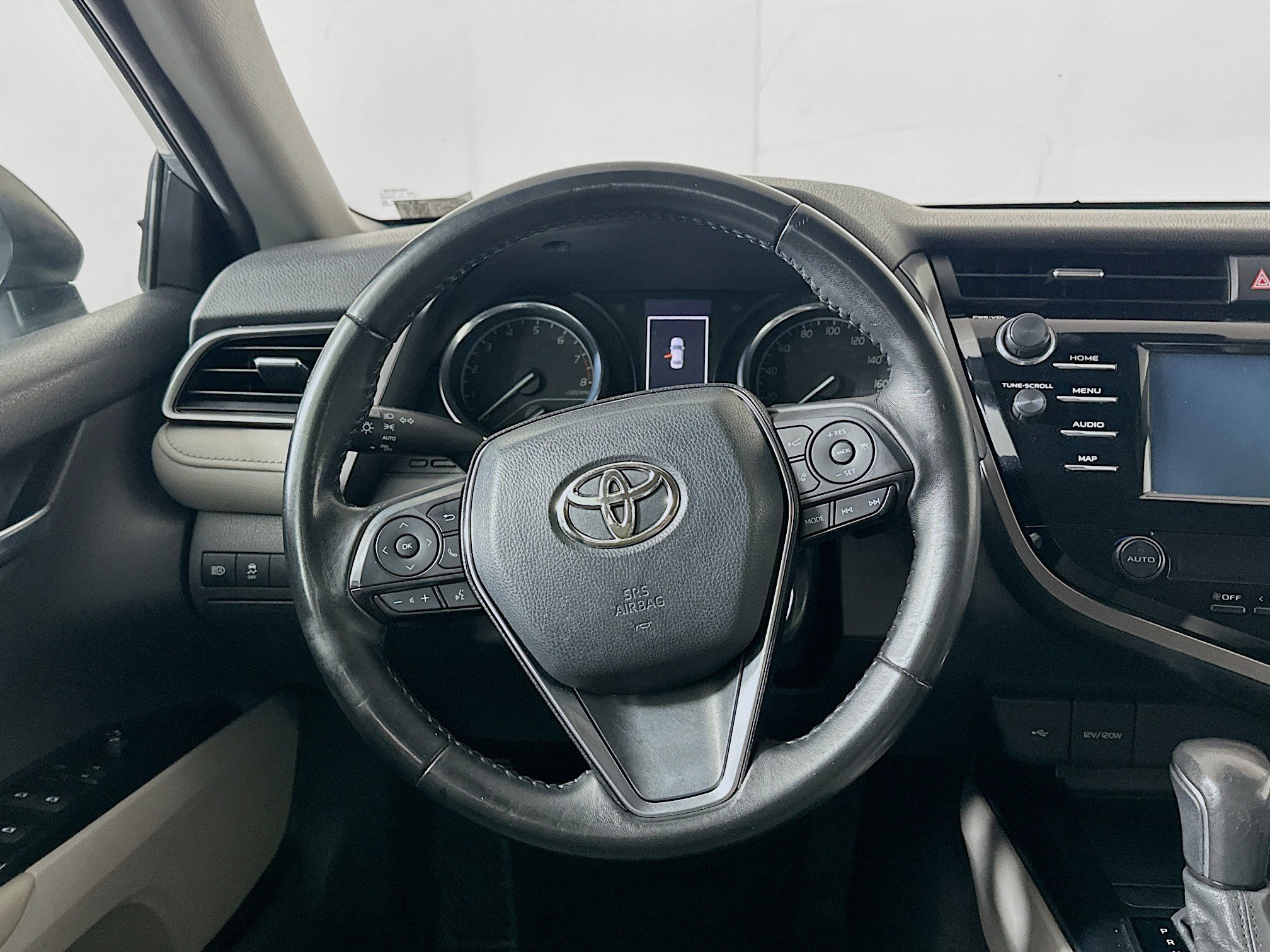 Used 2020 Toyota Camry SE FWD image 17
