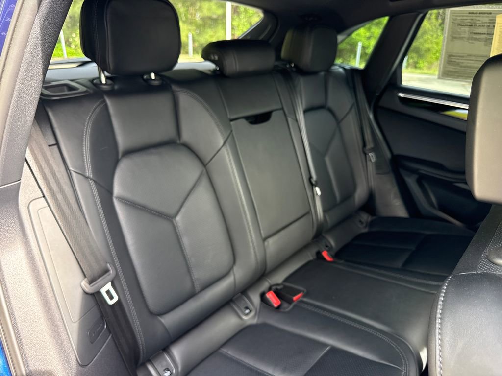 Used 2023 Porsche Macan Turbo image 32