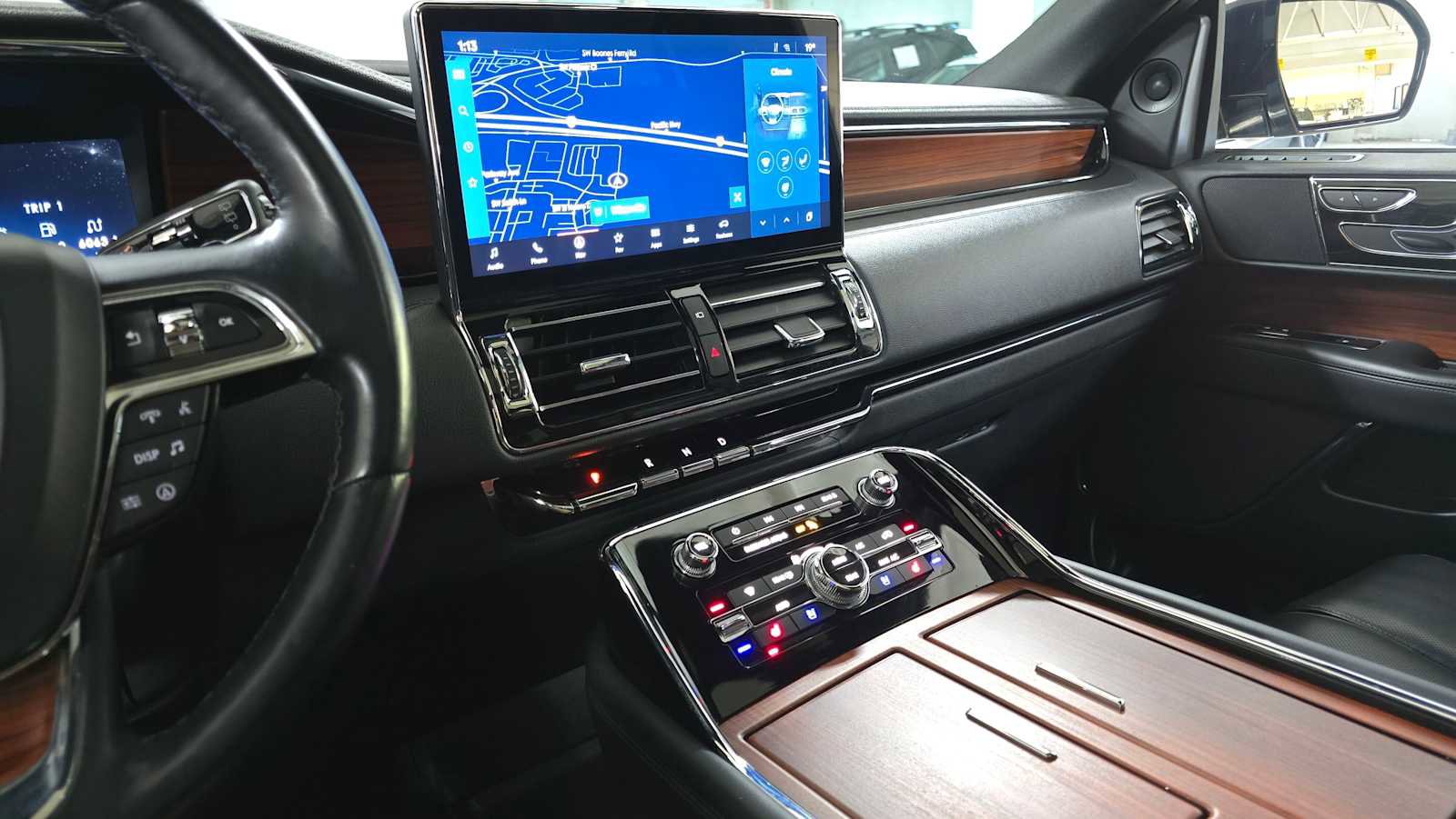 Used 2024 Lincoln Navigator L Premiere image 35