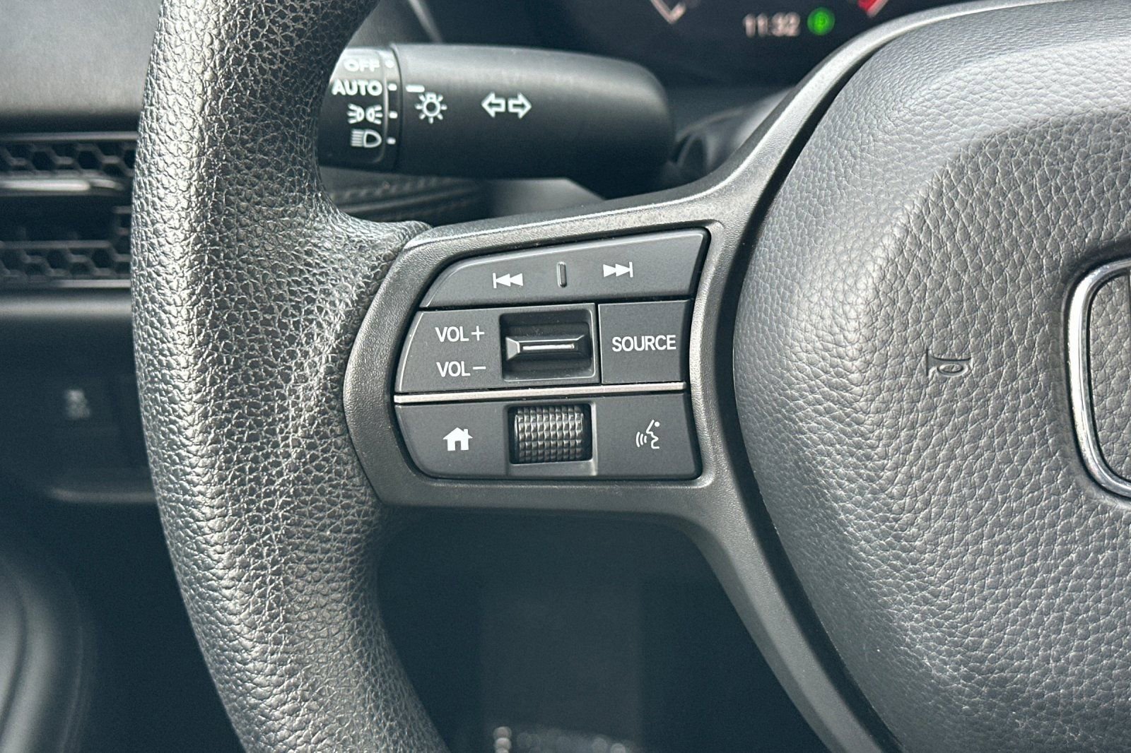 Used 2025 Honda HR-V LX image 27